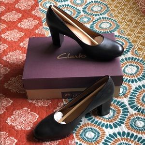 Clarks Collection Basil Auburn Blk Leather Heels